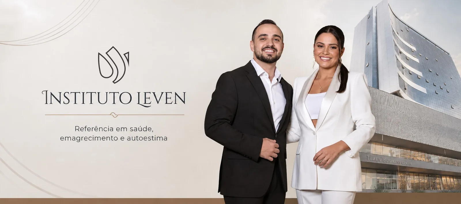 Instituto Leven: Dr. Iago Bezerra e Dra. Thammara Assunção em frente ao Times Business Center, em Caruaru. Saúde, emagrecimento e autoestima.