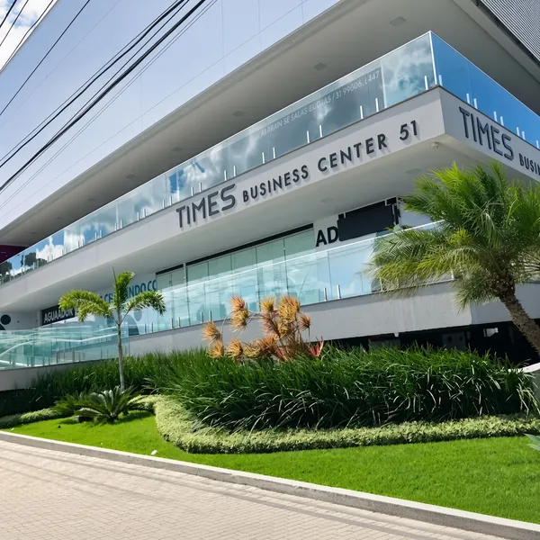 Fachada do Empresarial Times Business Center, em Caruaru